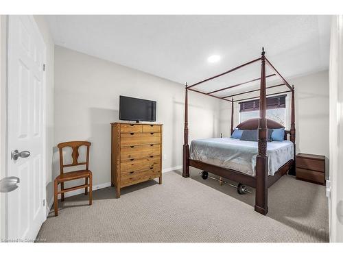 5115 Silvercreek Drive, Burlington, ON - Indoor Photo Showing Bedroom