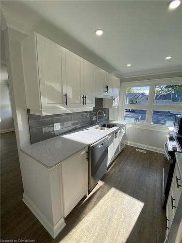 40 Szollosy Circle, Hamilton, ON - Indoor Photo Showing Kitchen