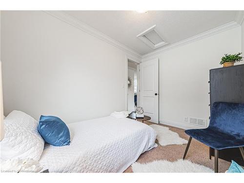 187 Summerhill Avenue, Hamilton, ON - Indoor Photo Showing Bedroom