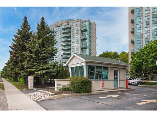 802-2585 Erin Centre Boulevard, Mississauga, ON - Outdoor With Balcony With Facade