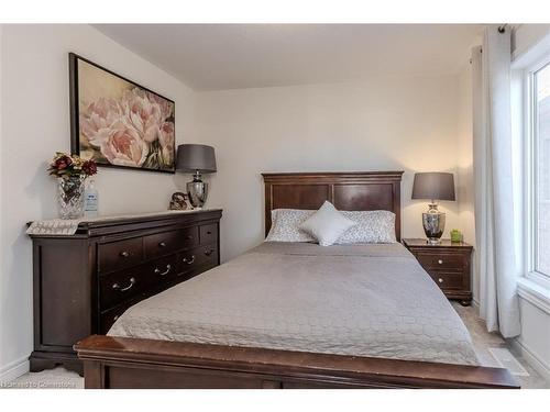 3898 Tufgar Crescent, Burlington, ON - Indoor Photo Showing Bedroom