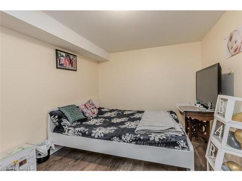 3898 Tufgar Crescent, Burlington, ON - Indoor Photo Showing Bedroom