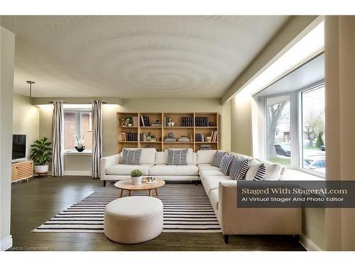 290 Carson Drive, Hamilton, ON - Indoor Photo Showing Living Room