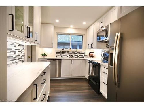 290 Carson Drive, Hamilton, ON - Indoor Photo Showing Kitchen With Upgraded Kitchen