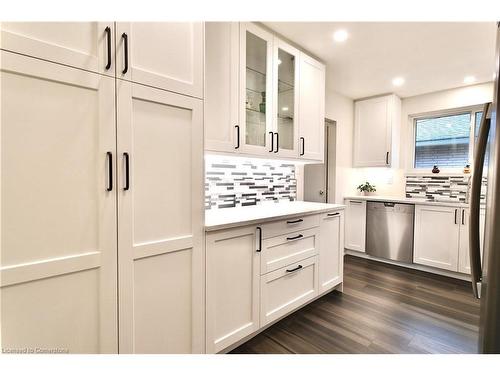 290 Carson Drive, Hamilton, ON - Indoor Photo Showing Kitchen With Upgraded Kitchen