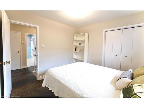 290 Carson Drive, Hamilton, ON - Indoor Photo Showing Bedroom