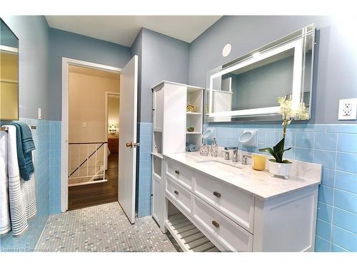 290 Carson Drive, Hamilton, ON - Indoor Photo Showing Bathroom