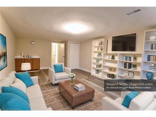 290 Carson Drive, Hamilton, ON - Indoor Photo Showing Living Room