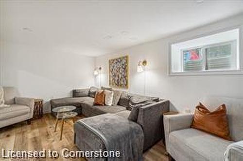 491 Ferguson Avenue N, Hamilton, ON - Indoor Photo Showing Living Room