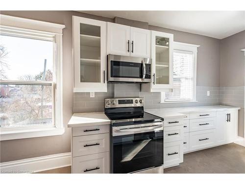 68 Robert Street, Hamilton, ON - Indoor Photo Showing Kitchen With Upgraded Kitchen