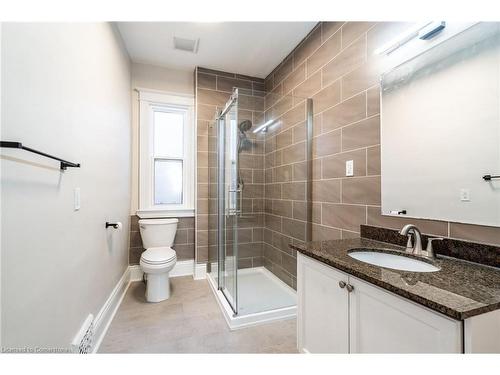 68 Robert Street, Hamilton, ON - Indoor Photo Showing Bathroom