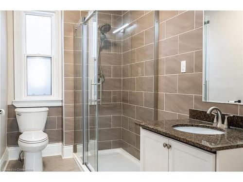 68 Robert Street, Hamilton, ON - Indoor Photo Showing Bathroom