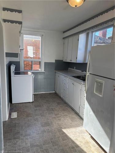 46 Delena Avenue S, Hamilton, ON - Indoor Photo Showing Kitchen