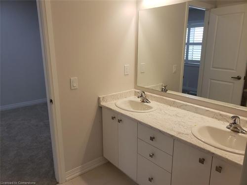 15 Yale Drive, Hamilton, ON - Indoor Photo Showing Bathroom