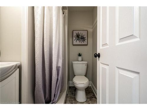 26 Cambridge Avenue, Hamilton, ON - Indoor Photo Showing Bathroom