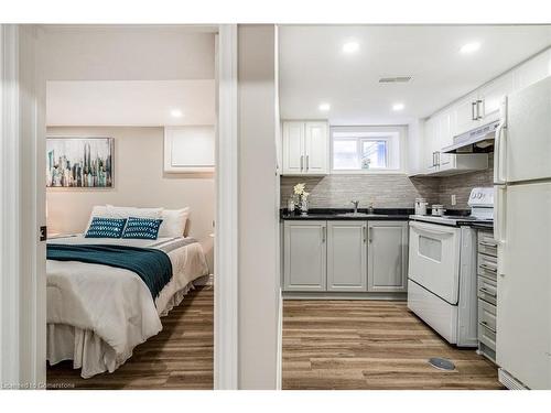 26 Cambridge Avenue, Hamilton, ON - Indoor Photo Showing Kitchen