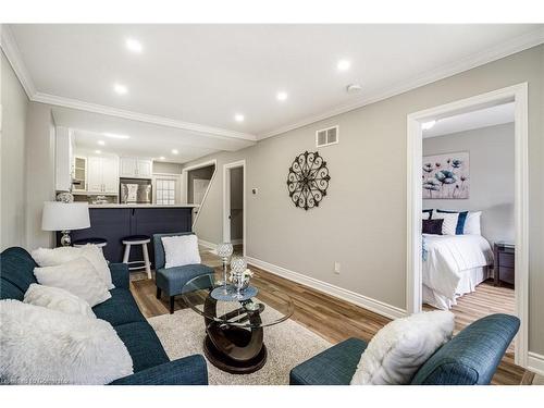 26 Cambridge Avenue, Hamilton, ON - Indoor Photo Showing Living Room