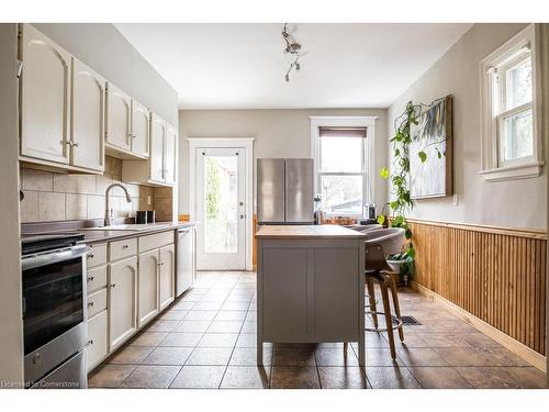 48 Macaulay Street W, Hamilton, ON - Indoor Photo Showing Kitchen