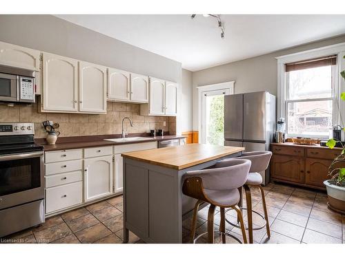 48 Macaulay Street W, Hamilton, ON - Indoor Photo Showing Kitchen