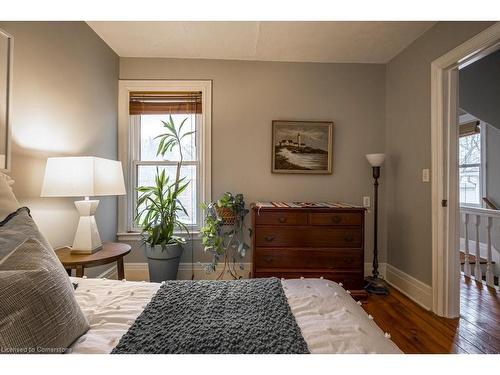 48 Macaulay Street W, Hamilton, ON - Indoor Photo Showing Bedroom