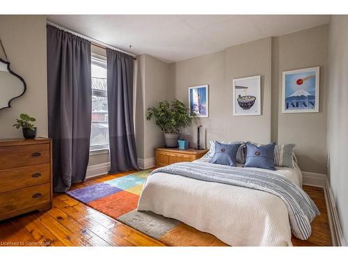 48 Macaulay Street W, Hamilton, ON - Indoor Photo Showing Bedroom