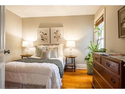 48 Macaulay Street W, Hamilton, ON - Indoor Photo Showing Bedroom