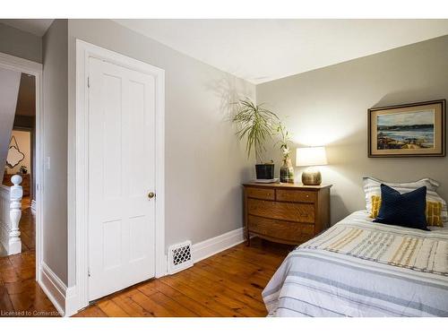 48 Macaulay Street W, Hamilton, ON - Indoor Photo Showing Bedroom