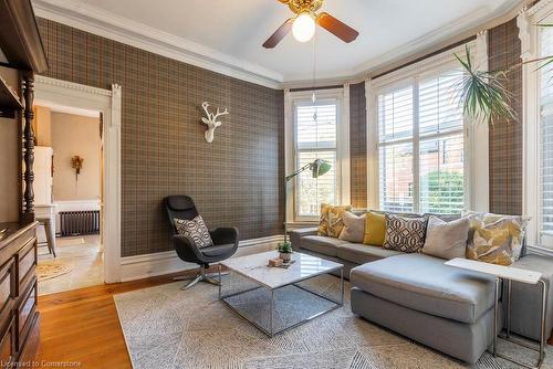 114 Aberdeen Avenue, Hamilton, ON - Indoor Photo Showing Living Room