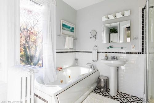 114 Aberdeen Avenue, Hamilton, ON - Indoor Photo Showing Bathroom