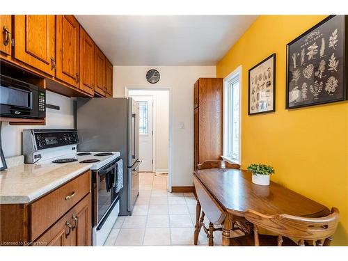 129 East 35Th Street, Hamilton, ON - Indoor Photo Showing Kitchen