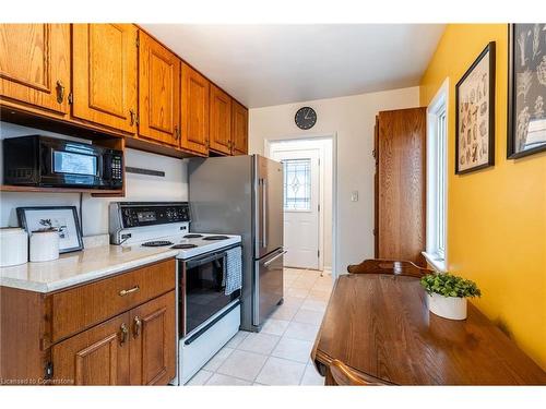 129 East 35Th Street, Hamilton, ON - Indoor Photo Showing Kitchen