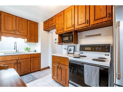 129 East 35Th Street, Hamilton, ON - Indoor Photo Showing Kitchen With Double Sink