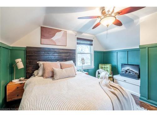 129 East 35Th Street, Hamilton, ON - Indoor Photo Showing Bedroom