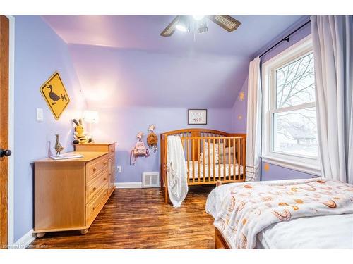 129 East 35Th Street, Hamilton, ON - Indoor Photo Showing Bedroom