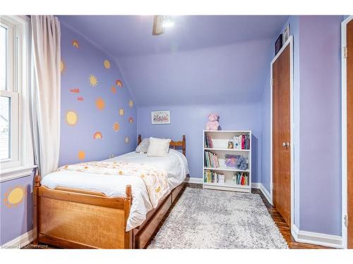 129 East 35Th Street, Hamilton, ON - Indoor Photo Showing Bedroom