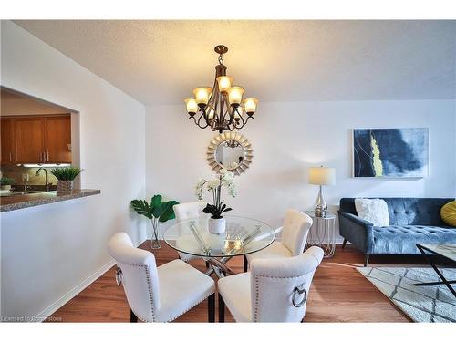 705-1270 Maple Crossing Boulevard, Burlington, ON - Indoor Photo Showing Dining Room