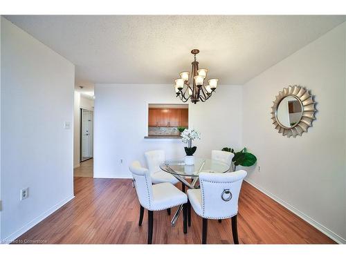 705-1270 Maple Crossing Boulevard, Burlington, ON - Indoor Photo Showing Dining Room