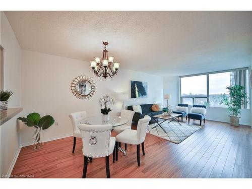 705-1270 Maple Crossing Boulevard, Burlington, ON - Indoor Photo Showing Dining Room