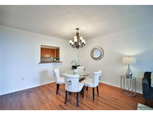 705-1270 Maple Crossing Boulevard, Burlington, ON - Indoor Photo Showing Dining Room