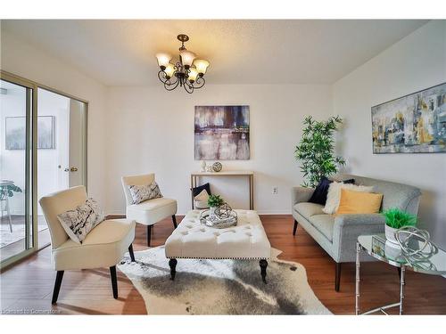 705-1270 Maple Crossing Boulevard, Burlington, ON - Indoor Photo Showing Living Room