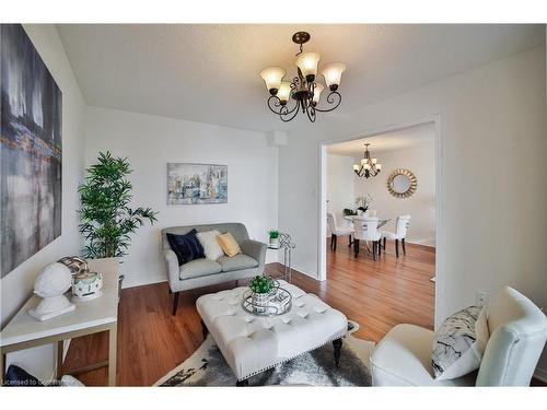 705-1270 Maple Crossing Boulevard, Burlington, ON - Indoor Photo Showing Living Room