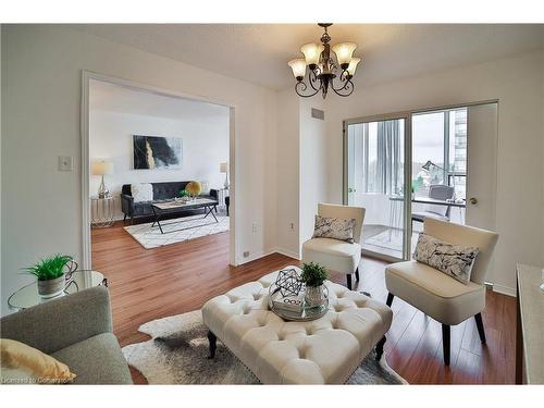 705-1270 Maple Crossing Boulevard, Burlington, ON - Indoor Photo Showing Living Room