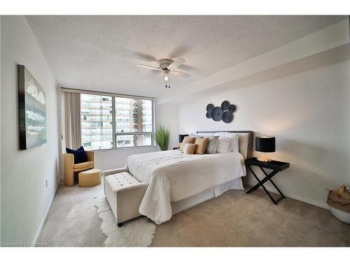 705-1270 Maple Crossing Boulevard, Burlington, ON - Indoor Photo Showing Bedroom