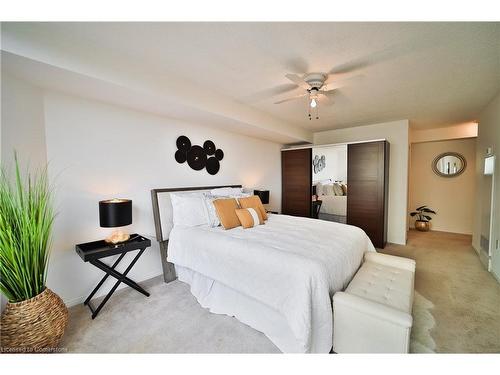 705-1270 Maple Crossing Boulevard, Burlington, ON - Indoor Photo Showing Bedroom