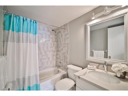 705-1270 Maple Crossing Boulevard, Burlington, ON - Indoor Photo Showing Bathroom