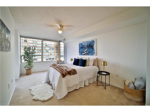 705-1270 Maple Crossing Boulevard, Burlington, ON - Indoor Photo Showing Bedroom