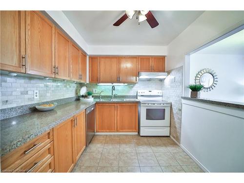 705-1270 Maple Crossing Boulevard, Burlington, ON - Indoor Photo Showing Kitchen