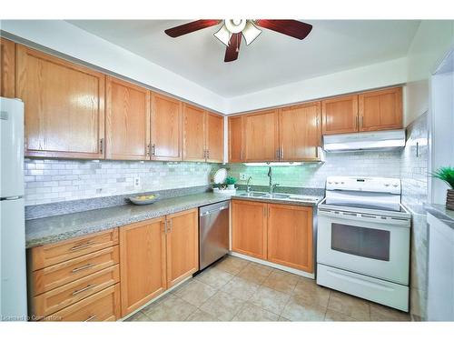 705-1270 Maple Crossing Boulevard, Burlington, ON - Indoor Photo Showing Kitchen