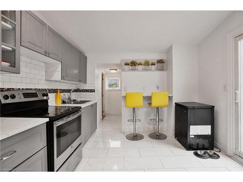 145 Cathcart Street, Hamilton, ON - Indoor Photo Showing Kitchen