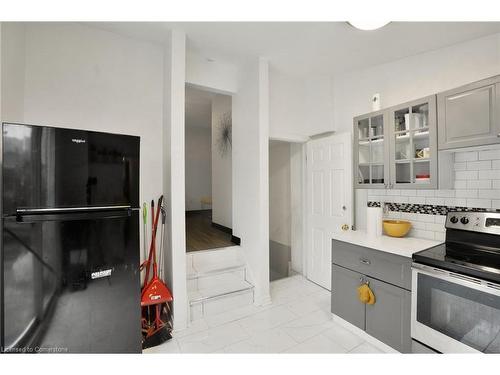 145 Cathcart Street, Hamilton, ON - Indoor Photo Showing Kitchen